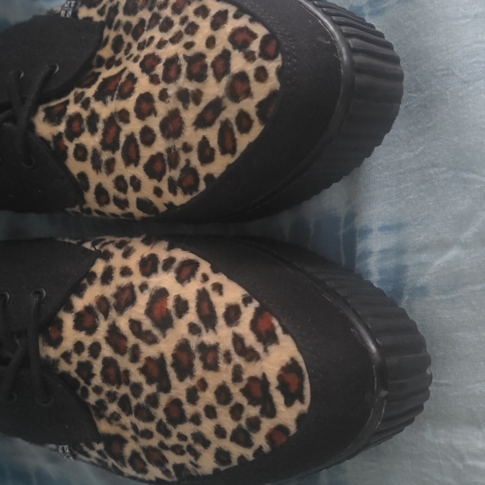 T.U.K Black & Leopard Tie Pointed Lace Up - Picture 8 of 8